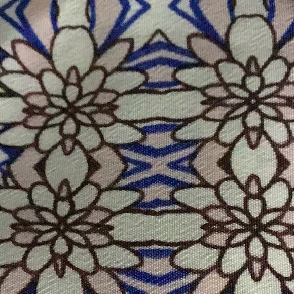 Long sleeves  half way button down shirt - Picture 11 of 12